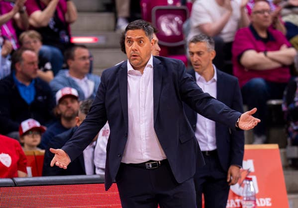 Sasa Filipovski Fitness First Wuerzburg Baskets, Headcoach, Coach, Trainer gives instructions, gesticulates, gesticulate with arms gives instructions, gesticulate, gesticolando, emotions Telekom Baskets Bonn Fitness First Wuerzburg Baskets 16 05 2026 Basketball, easyCredit Basketball Bundesliga, Playoffs, Quarterfinals Game 1, GER, Bonn, Telekom Dome Bonn Copyright: HMBxMedia xMarcoxBader