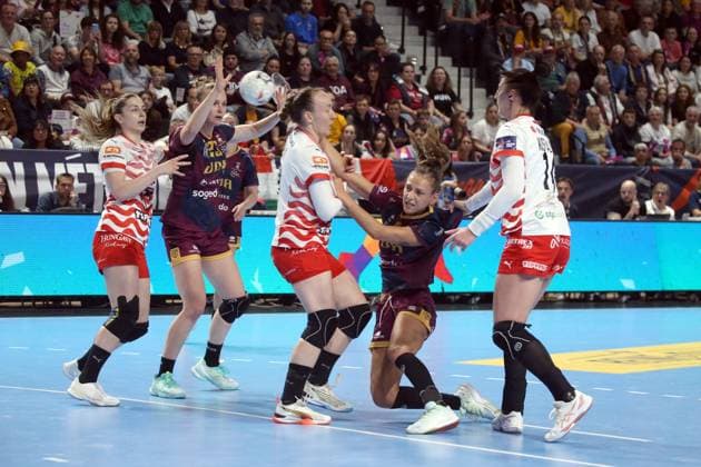 handball, ehf european league, 1 2 finale, dijon - esztergom NICOLAS GOISQUE MAXPPP - 16-5-2026, 18h00, handball, ehf european league, 1 2 finale, jda bourgogne dijon - mol esztergom, claire vautier tente de trouver une solution dans la très solide défense hongroise  Copyright: xMAXPPPxNICOLASxGOISQUEx GSQ202605167225 GSQ202605167225