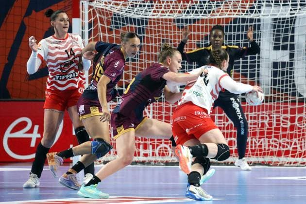 handball, ehf european league, 1 2 finale, dijon - esztergom NICOLAS GOISQUE MAXPPP - 16-5-2026, 18h00, handball, ehf european league, 1 2 finale, jda bourgogne dijon - mol esztergom, lilou pintat et laura fauvarque ont fait preuve de beaucoup d énergiedéfensive pour stopper les offensives d esztergom  Copyright: xMAXPPPxNICOLASxGOISQUEx GSQ202605167231 GSQ202605167231