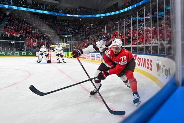 ZURICH, SWITZERLAND MAY 16 Calvin Thurkauf of Switzerland and Arturs Andzans of Latvia in a battle along the boards during the 2026 IIHF Ice Hockey World Championship Switzerland game between Switzerland and Latvia at Swiss Life Arena on May 16, 2026 in Zurich, Zurich Zurich Swiss Life Arena Zurich Switzerland Switzerland Copyright: xJustPictures.ch AndreaxBrancax jp-en-EuSpIm-JP7_ANB_Sui_Lat_16052026_4219