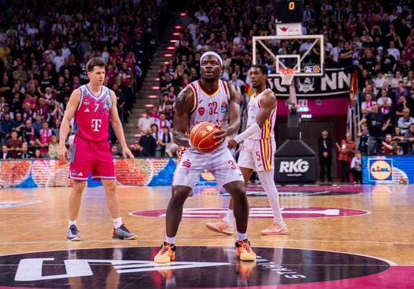 Charles Thompson Fitness First Wuerzburg Baskets, 32 on free throw Telekom Baskets Bonn Fitness First Würzburg Baskets 16 05 2026 Basketball, easyCredit Basketball Bundesliga, Playoffs, Quarterfinals Game 1, GER, Bonn, Telekom Dome Bonn Copyright: HMBxMedia xMarcoxBader