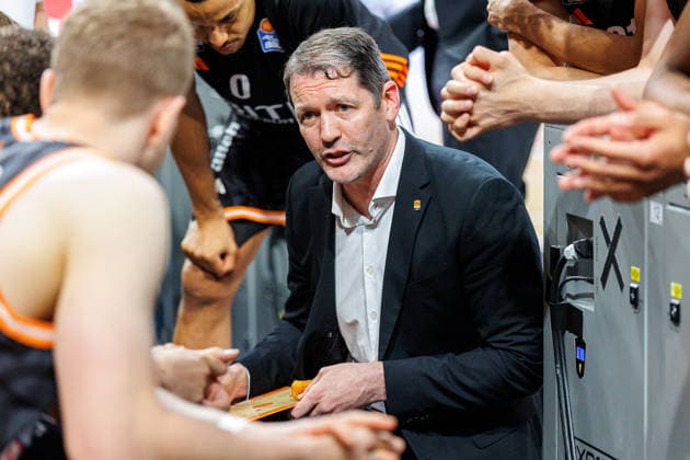 Ty Harrelson ratiopharm Ulm, coach , single picture, single photo, portrait, portraet, timeout, BMA365 Bamberg Baskets vs ratiopharm Ulm, basketball, easyCredit BBL, playoff quarterfinals, game 1, 16 05 2026 BMA365 Bamberg Baskets vs ratiopharm Ulm, basketball, easyCredit BBL, playoff quarterfinals, game 1, 16 05 2026 Bamberg Copyright: xEibner-Pressefoto G.xSantemizx EP_EER
