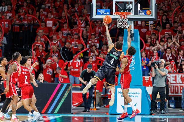 Christopher Ledlum ratiopharm Ulm, 04 , Demarcus Demonia BMA365 Bamberg Baskets, 08 , BMA365 Bamberg Baskets vs ratiopharm Ulm, Basketball, easyCredit BBL, Playoff Quarterfinals, Game 1, 16 05 2026 BMA365 Bamberg Baskets vs ratiopharm Ulm, Basketball, easyCredit BBL, Playoff Quarterfinals, Game 1, 16 05 2026 Bamberg Copyright: xEibner-Pressefoto G.xSantemizx EP_EER