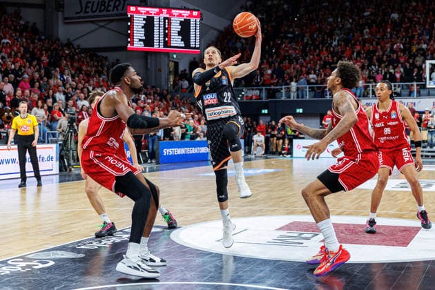 Ejiofor Onu BMA365 Bamberg Baskets, 35 , Thomas Klepeisz ratiopharm Ulm, 22 , Demarcus Demonia BMA365 Bamberg Baskets, 08 , BMA365 Bamberg Baskets vs ratiopharm Ulm, Basketball, easyCredit BBL, Playoff Quarterfinals, Game 1, 16 05 2026 BMA365 Bamberg Baskets vs ratiopharm Ulm, Basketball, easyCredit BBL, Playoff Quarterfinals, Game 1, 16 05 2026 Bamberg Copyright: xEibner-Pressefoto G.xSantemizx EP_EER
