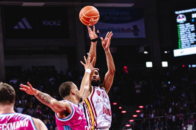 easyCredit Basketball Bundesliga, playoff quarter-final Telekom Baskets Bonn vs Fitness First Baskets Würzburg, 16 05 2026 Davion Mintz Würzburg 10 and Patrick Heckmann Telekom Baskets Bonn 33 easyCredit Basketball Bundesliga, playoff quarter-final Telekom Baskets Bonn vs Fitness First Baskets Würzburg, 16 05 2026, Telekom Dome Bonn Copyright: xBEAUTIFULxSPORTS Derixx