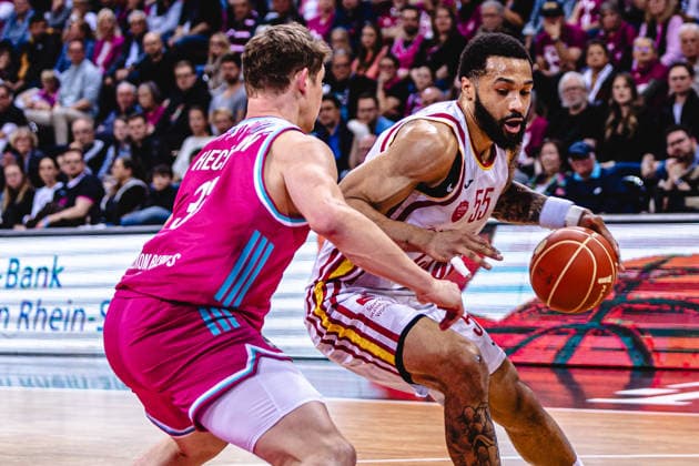 easyCredit Basketball Bundesliga, playoff quarter-final Telekom Baskets Bonn vs Fitness First Baskets Würzburg, 16 05 2026 David Muenkat Würzburg 55 and Patrick Heckmann Telekom Baskets Bonn 33 easyCredit Basketball Bundesliga, playoff quarter-final Telekom Baskets Bonn vs Fitness First Baskets Würzburg, 16 05 2026, Telekom Dome Bonn Copyright: xBEAUTIFULxSPORTS Derixx