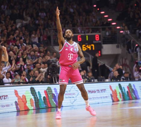 Jeff Garrett Telekom Baskets Bonn vs Fitness First Würzburg Baskets Playoffs Quarterfinals Game 1 Season 2025 26
