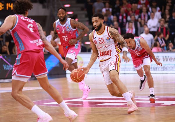 David Muenkat Würzburg on the ball against Michael Kessens Bonn, L , Bonn, Germany, 16 05 2026, Basketball Bundesliga, 1 Quarterfinals, Telekom Baskets Bonn vs Fitness First Würzburg Baskets