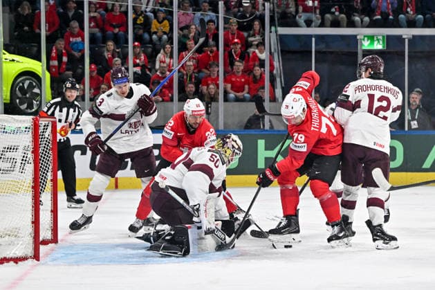 ZURICH, SWITZERLAND MAY 16 Calvin Thurkauf of Switzerland R and Nino Niederreiter of Switzerland L in a battle for the puck against goalkeeper Kristers Gudlevskis of Latvia during the 2026 IIHF Ice Hockey World Championship Switzerland game between Switzerland and Latvia at Swiss Life Arena on May 16, 2026 in Zurich, Zurich Zurich Swiss Life Arena Zurich Switzerland Copyright: xJustPictures.ch AndreaxBrancax jp-en-EuSpIm-JP7_ANB_Sui_Lat_16052026_4883