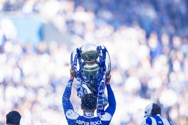 May 16, 2026, Porto, Porto, Portugal: Porto, PORTUGAL - May 16: Nehuen Perez with Primeira Liga trophy after the Primeira Liga match between FC Porto and CD Santa Clara at Estadio do Dragao on May 16, 2026 in Porto, Portugal. Porto Portugal - ZUMAe141 20260516_zsp_e141_065 Copyright: xLuisxEirasx