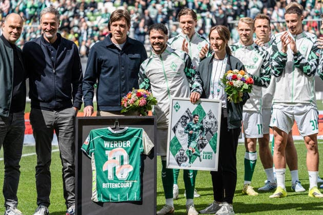 Germany Bundesliga 2025 2026 Matchday 34, SV Werder Bremen vs Borussia Dortmund Saturday, 6 05 2026 Weserstadion, Bremen Emotional farewell in front of the fans Leonardo Bittencourt 10 Copyright: xCelinaxLeiersx