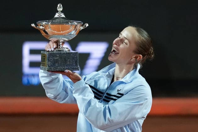 Elina Svitolina of Ukraine lifts the trophy after winning the Internazionali BNL d Italia 2026 tennis tournament final at Foro Italico in Rome (Italy) on May, 16, 2026. AntoniettaxBaldassarre