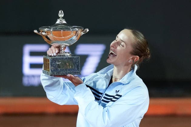 Elina Svitolina of Ukraine lifts the trophy after winning the Internazionali BNL d Italia 2026 tennis tournament final at Foro Italico in Rome (Italy) on May, 16, 2026. AntoniettaxBaldassarre