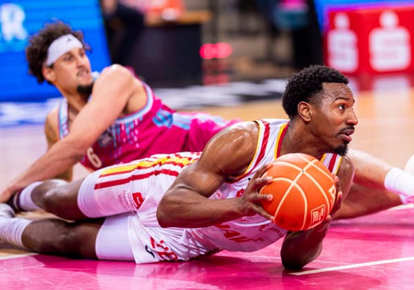 Johnathan Stove Fitness First Wuerzburg Baskets, 22 has the ball lying on the floor Telekom Baskets Bonn Fitness First Würzburg Baskets 16 05 2026 Basketball, easyCredit Basketball Bundesliga, Playoffs, Quarterfinals Game 1, GER, Bonn, Telekom Dome Bonn Copyright: HMBxMedia xMarcoxBader