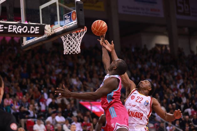 Tylan Birts Bonn on the ball against Johnathan Stove Würzburg , Bonn, Germany, 16 05 2026, Basketball Bundesliga, 1 Quarterfinals, Telekom Baskets Bonn vs Fitness First Würzburg Baskets