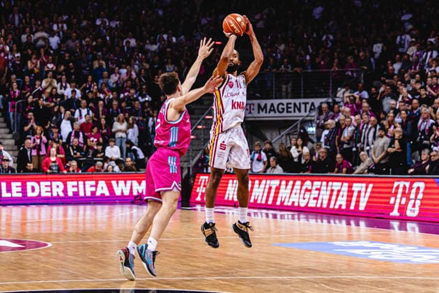 easyCredit Basketball Bundesliga, playoff quarter-final Telekom Baskets Bonn vs Fitness First Baskets Würzburg, 16 05 2026 Davion Mintz Würzburg 10 and Grayson Murphy Telekom Baskets Bonn 7 easyCredit Basketball Bundesliga, playoff quarter-final Telekom Baskets Bonn vs Fitness First Baskets Würzburg, 16 05 2026, Telekom Dome Bonn Copyright: xBEAUTIFULxSPORTS Derixx