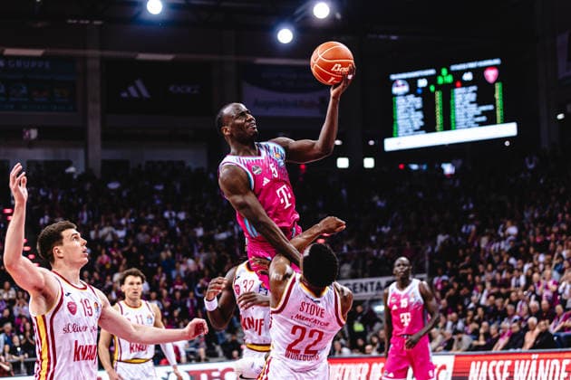 easyCredit Basketball Bundesliga, Playoff Quarterfinal Telekom Baskets Bonn vs Fitness First Baskets Würzburg, 16 05 2026 Tylan Birts Telekom Baskets Bonn 5 vs Johnathan Stove Würzburg 22 easyCredit Basketball Bundesliga, Playoff Quarterfinal Telekom Baskets Bonn vs Fitness First Baskets Würzburg, 16 05 2026, Telekom Dome Bonn Copyright: xBEAUTIFULxSPORTS Derixx