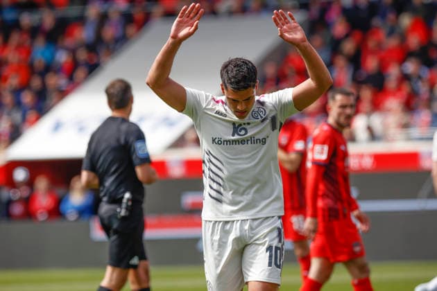 Football, 1 Bundesliga, Matchday 34, 2025 2026, 1 FC Heidenheim vs 1 FSV Mainz 05, 16 05 2026, Voith Arena, Heidenheim, Germany, Nadiem AMIRI 1 FSV Mainz 05 10 apologizes to the Heidenheim fans with raised arms Heidenheim Voith Arena Baden Württemberg Germany Copyright: xGaetanoxDixRosax