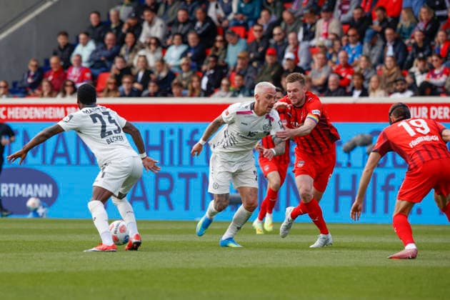 Soccer, 1 Bundesliga, Matchday 34, 2025 2026, 1 FC Heidenheim vs 1 FSV Mainz 05, 16 05 2026, Voith Arena, Heidenheim, Germany, Phillipp TIETZ 1 FSV Mainz 05 20 center in duel with Patrick MAINKA 1 FC Heidenheim 6 right , left Sheraldo BECKER 1 FSV Mainz 05 23 and right outside Jonas FÖHRENBACH 1 FC Heidenheim 19 Heidenheim Voith Arena Baden Württemberg Germany Copyright: xGaetanoxDixRosax