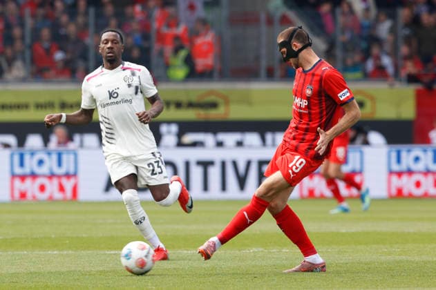 Football, 1 Bundesliga, Matchday 34, 2025 2026, 1 FC Heidenheim vs 1 FSV Mainz 05, 16 05 2026, Voith Arena, Heidenheim, Germany, Sheraldo BECKER 1 FSV Mainz 05 23 li in duel with Jonas FÖHRENBACH 1 FC Heidenheim 19 Heidenheim Voith Arena Baden Württemberg Germany Copyright: xGaetanoxDixRosax