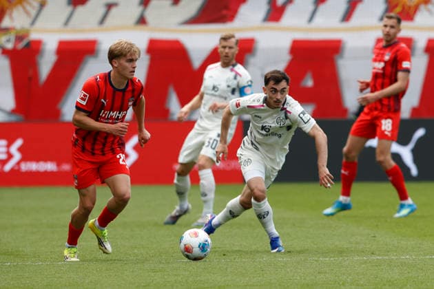 Football, 1 Bundesliga, Matchday 34, 2025 2026, 1 FC Heidenheim vs 1 FSV Mainz 05, 16 05 2026, Voith Arena, Heidenheim, Germany, Hennes BEHRENS 1 FC Heidenheim 26 li in duel with Paul NEBEL 1 FSV Mainz 05 8 Heidenheim Voith Arena Baden Württemberg Germany Copyright: xGaetanoxDixRosax