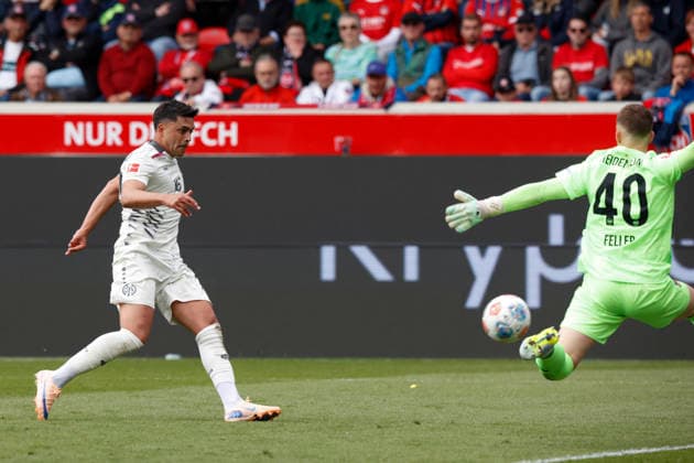 Soccer, 1 Bundesliga, Matchday 34, 2025 2026, 1 FC Heidenheim vs 1 FSV Mainz 05, 16 05 2026, Voith Arena, Heidenheim, Germany, Nadiem AMIRI 1 FSV Mainz 05 10 li with shot on goalkeeper Frank FELLER 1 FC Heidenheim 40 Heidenheim Voith Arena Baden Württemberg Germany Copyright: xGaetanoxDixRosax