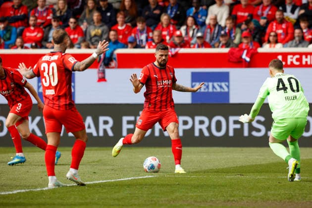 Football, 1 Bundesliga, Matchday 34, 2025 2026, 1 FC Heidenheim vs 1 FSV Mainz 05, 16 05 2026, Voith Arena, Heidenheim, Germany, Niklas DORSCH 1 FC Heidenheim 30 left and Marnon BUSCH 1 FC Heidenheim 2 center all under control, right Goalkeeper Frank FELLER 1 FC Heidenheim 40 Heidenheim Voith Arena Baden Württemberg Germany Copyright: xGaetanoxDixRosax