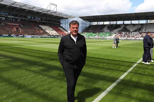 St Pauli vs VfL, 1 BL Hamburg, 16 05 2026, Football, Men, Season 2025 2026, 1 BL, FC St Pauli vs VfL Wolfsburg Head Coach Dieter Hecking VfL Wolfsburg DFL DFB REGULATIONS PROHIBIT ANY USE OF PHOTOGRAPHS as IMAGE SEQUENCES and or QUASI VIDEO Millerntor Stadion Germany