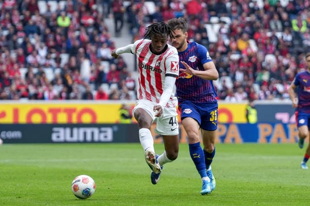 Johan Manzambi SC Freiburg, 44 in duel with Max Finkgräfe Max Finkgraefe RB Leipzig, 35 , Germany, Soccer, 1 Bundesliga, Matchday 34, 2025 2026, SC Freiburg vs RB Leipzig, 16 05 2026, Europa Park Stadion, Freiburg Freiburg Europa Park Stadion Baden Württemberg Germany Copyright: xArnexAmbergx