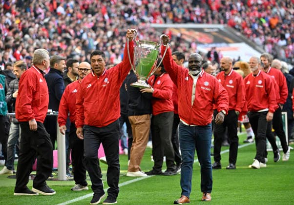 Legends Samuel Kuffour and Giovanne Elber bring the Henkelpott Cup Winner of the Champions League 2001 FC Bayern Muenchen FCB vs 1 FC Koeln 16 05 2026 DFL REGULATIONS PROHIBIT ANY USE OF PHOTOGRAPHS AS IMAGE SEQUENCES AND OR QUASI VIDEO FC Bayern Muenchen FCB vs 1 FC Koeln