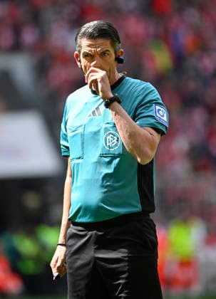 Referee Referee Deniz Aytekin Gesture Gesture FC Bayern Muenchen FCB vs 1 FC Koeln 16 05 2026 DFL REGULATIONS PROHIBIT ANY USE OF PHOTOGRAPHS AS IMAGE SEQUENCES AND OR QUASI VIDEO FC Bayern Muenchen FCB vs 1 FC Koeln