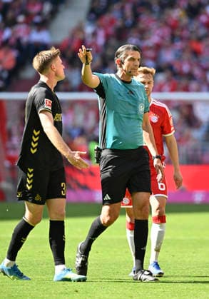 Referee Referee Deniz Aytekin Gesture Gesture in conversation Discussion with Marius Buelter 1 FC Koeln KOE 30 FC Bayern Muenchen FCB vs 1 FC Koeln 16 05 2026 DFL REGULATIONS PROHIBIT ANY USE OF PHOTOGRAPHS AS IMAGE SEQUENCES AND OR QUASI VIDEO FC Bayern Muenchen FCB vs 1 FC Koeln