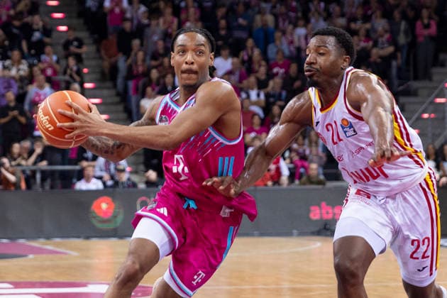 Jalen FINCH BON 0, left on ball, in duel against Johnathan STOVE WUE 22, right , action final score 54 69, Basketball 1 Bundesliga Telekom Baskets Bonn Fitness First Wuerzburg Baskets Würzburg BON vs WUE Playoffs, Quarterfinals, 1 match, in T E L E C O M D O M E, on 16 05 2026, Â