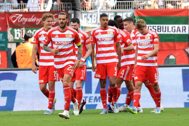 DEU, DFL, 1 FBL, 1 FC Union vs FC Augsburg, 16 05 2026, Stadion Alte Foersterei, Berlin, DEU, DFL, 1 FBL, 1 FC Union vs FC Augsburg, im Bild 2 0 durch Andrej Ilic 1 FC Union Berlin 23 , Unioner Spielerkreis, Christopher Trimmel 1 FC Union Berlin 28 DFL regulations prohibit any use of Photographs as image sequences and or quasi video nordphotoxGmbHx xEngler nph00076