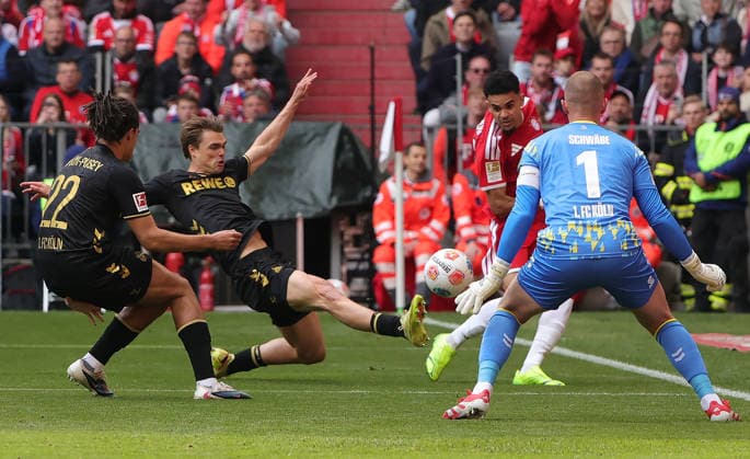 15 05 2026, 1 Bundesliga, Matchday 34, FC Bayern vs 1 FC Koeln, Allianz Arena Muenchen, Soccer, Sports, in the picture Jahmai Simpson Pusey 1 FC Koeln , Jan Thielmann 1 FC Koeln , and Luis Diaz FC Bayern Muenchen vs Marvin Schwaebe 1 FC Koeln