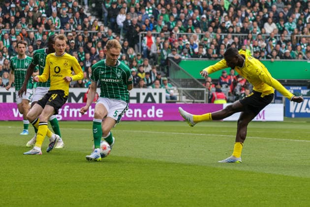 16.05.2026, xgrfx, Fussball 1.Bundesliga, SV Werder Bremen - Borussia Dortmund v.l. Amos Pieper (Werder Bremen), Serhou Guirassy (Borussia Dortmund) (DFL DFB REGULATIONS PROHIBIT ANY USE OF PHOTOGRAPHS as IMAGE SEQUENCES and or QUASI-VIDEO) Bremen *** 16 05 2026, xgrfx, Soccer 1 Bundesliga, SV Werder Bremen Borussia Dortmund v l Amos Pieper Werder Bremen , Serhou Guirassy Borussia Dortmund DFL DFB REGULATIONS PROHIBIT ANY USE OF PHOTOGRAPHS as IMAGE SEQUENCES and or QUASI VIDEO Bremen