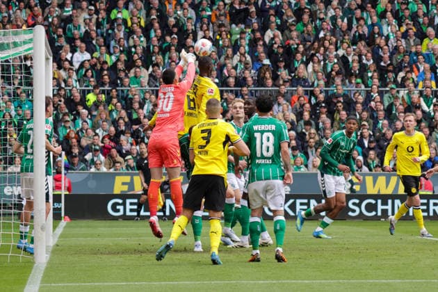 16 05 2026, xgrfx, Soccer 1 Bundesliga, SV Werder Bremen Borussia Dortmund v l Mio Backhaus Werder Bremen , Serhou Guirassy, Waldemar Anton Borussia Dortmund , Cameron Puertas Castro Werder Bremen DFL DFB REGULATIONS PROHIBIT ANY USE OF PHOTOGRAPHS as IMAGE SEQUENCES and or QUASI VIDEO Bremen