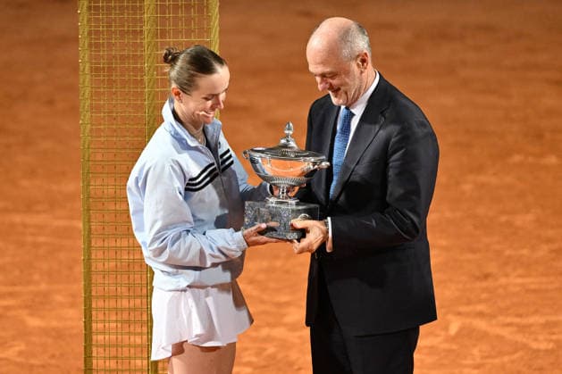 TENNIS - Internazionali di Tennis - Internazionali BNL d Italia Photo by IPA ABACAPRESS.COM84765967 - Elina Svitolina of Ukraine poses for a photo with the trophy following victory against Coco Gauff of United States in the the Women s Singles Final match of the Internazionali BNL d Italia Day Twelve at Foro Italico on May 15, 2026 in Rome, Italy. Rome Italy  Copyright: xIPAxSport ABACAx