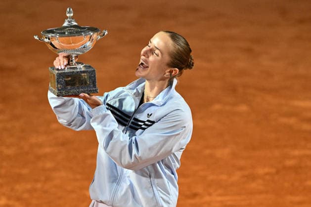 TENNIS - Internazionali di Tennis - Internazionali BNL d Italia Photo by IPA ABACAPRESS.COM84766053 - Elina Svitolina of Ukraine poses for a photo with the trophy following victory against Coco Gauff of United States in the the Women s Singles Final match of the Internazionali BNL d Italia Day Twelve at Foro Italico on May 15, 2026 in Rome, Italy. Rome Italy  Copyright: xIPAxSport ABACAx