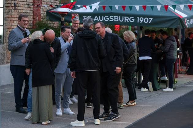 Location with many guests, Andreras Kahn Feinkost Kahn , FC Augsburg end of season party, Football, 1 Bundesliga, 34 Matchday, 16 05 2026 DFL DFB regulations prohibit any use of photographs as image sequences and or quasi video Augsburg Bayern Germany Copyright: xkolbert-press ChristianxKolbertx
