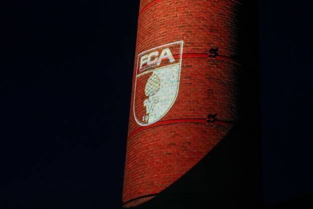 Kamin mit Logo, FC Augsburg Saisonabschlussfeier, Fussball, 1 Bundesliga, 34 Spieltag, 16 05 2026 DFL DFB regulations prohibit any use of photographs as image sequences and or quasi video Augsburg Bayern Germany Copyright: xkolbert-press ChristianxKolbertx