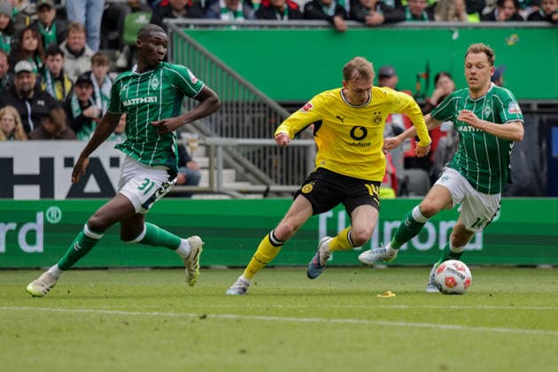 16 05 2026, xgrfx, Soccer 1 Bundesliga, SV Werder Bremen Borussia Dortmund v l Abdoul Coulibaly Werder Bremen , Maximilian Beier Borussia Dortmund , Senne Lynen Werder Bremen DFL DFB REGULATIONS PROHIBIT ANY USE OF PHOTOGRAPHS as IMAGE SEQUENCES and or QUASI VIDEO Bremen