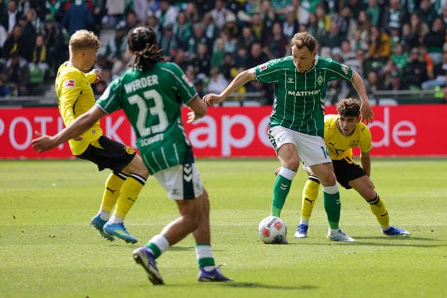 16 05 2026, xgrfx, Soccer 1 Bundesliga, SV Werder Bremen Borussia Dortmund v l Senne Lynen Werder Bremen , Samuele Inacio Borussia Dortmund DFL DFB REGULATIONS PROHIBIT ANY USE OF PHOTOGRAPHS as IMAGE SEQUENCES and or QUASI VIDEO Bremen