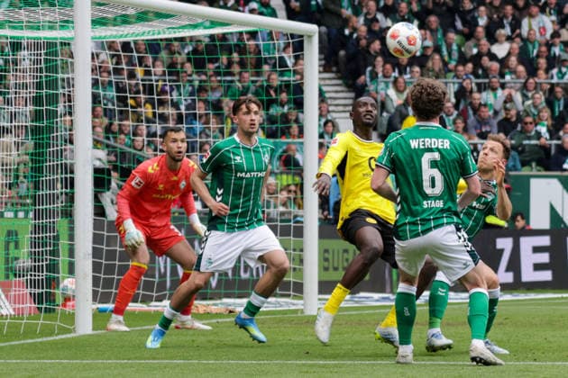 16 05 2026, xgrfx, Football 1 Bundesliga, SV Werder Bremen Borussia Dortmund v l Mio Backhaus, Olivier Deman Werder Bremen , Serhou Guirassy Borussia Dortmund , Jens Stage Werder Bremen DFL DFB REGULATIONS PROHIBIT ANY USE OF PHOTOGRAPHS as IMAGE SEQUENCES and or QUASI VIDEO Bremen