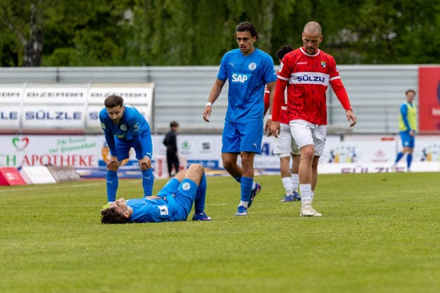 Yannick Thermann FC Astoria Walldorf, 24 , Gabriele Carlo Gianetta FC Astoria Walldorf, 19 on the ground and Theodoros Politakis FC Astoria Walldorf, 17 , Ivo Colic TSG Balingen, 31 TSG Balingen vs FC Astoria Walldorf, Soccer Oberliga, Season 2025 2026, 16 05 26 TSG Balingen vs FC Astoria Walldorf, Soccer, Regionalliga Suedwest, 34 Matchday, Season 2025 2026, 16 05 26 Villingen Copyright: xEibner-Pressefoto KirstenxJägerx