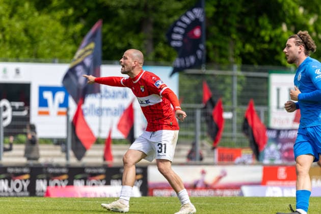Ivo Colic TSG Balingen, 31 gives instructions, gestures with arms, gesticulates, gives instructions , gesture gesture coach gives instructions, gesticulates with arms, gives instructions TSG Balingen vs FC Astoria Walldorf, Soccer Oberliga, Season 2025 2026, 16 05 26 TSG Balingen vs FC Astoria Walldorf, Soccer, Regionalliga Suedwest, Matchday 34, Season 2025 2026, 16 05 26 Villingen Copyright: xEibner-Pressefoto KirstenxJägerx