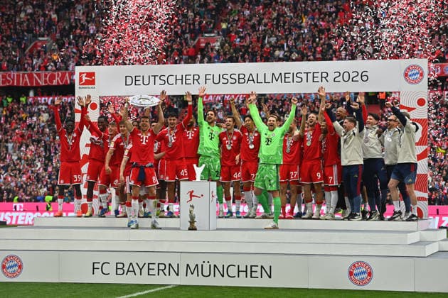 Team photo,Team,Mannschaft,Mannschaftsfoto, Leon GORETZKA Bayern Muenchen with Meisterschale, Schale,Pokal,Cup,Trophaee, Siegerehrung Fußball 1 Bundesliga Saison 2025 2026, 34 Spieltag, Spieltag34 FC Bayern Muenchen 1 FC Koeln 5 1 am 16 05 2026 , A L L I A N Z A R E N A