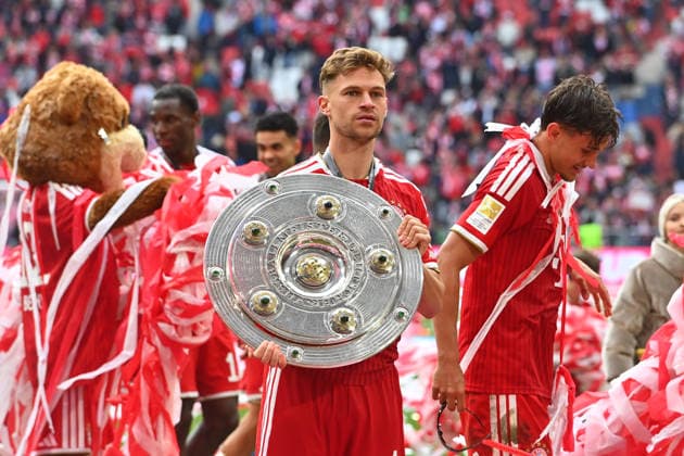 Joshua KIMMICH Bayern Muenchen with Meisterschale, Schale,Pokal,Cup,Trophaee, Siegerehrung Fussball 1 Bundesliga Saison 2025 2026, 34 Spieltag, Spieltag34 FC Bayern Muenchen 1 FC Koeln 5 1 am 16 05 2026 , A L L I A N Z A R E N A