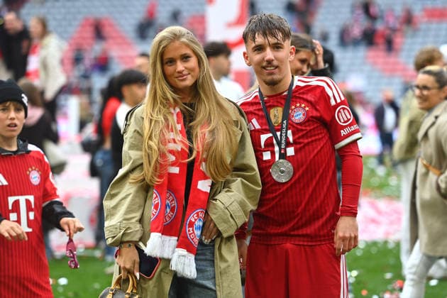 Lennart KARL Bayern Muenchen with girlfriend Zoe KAEPPELE, Award ceremony Football 1 Bundesliga season 2025 2026, 34 Matchday, Matchday34 FC Bayern Muenchen 1 FC Koeln 5 1 on 16 05 2026 , A L L I A N Z A R E N A