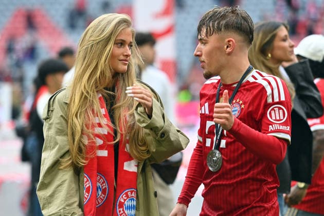 Lennart KARL Bayern Muenchen with girlfriend Zoe KAEPPELE, Award ceremony Soccer 1 Bundesliga season 2025 2026, 34 Matchday, Matchday34 FC Bayern Muenchen 1 FC Koeln 5 1 on 16 05 2026 , A L L I A N Z A R E N A
